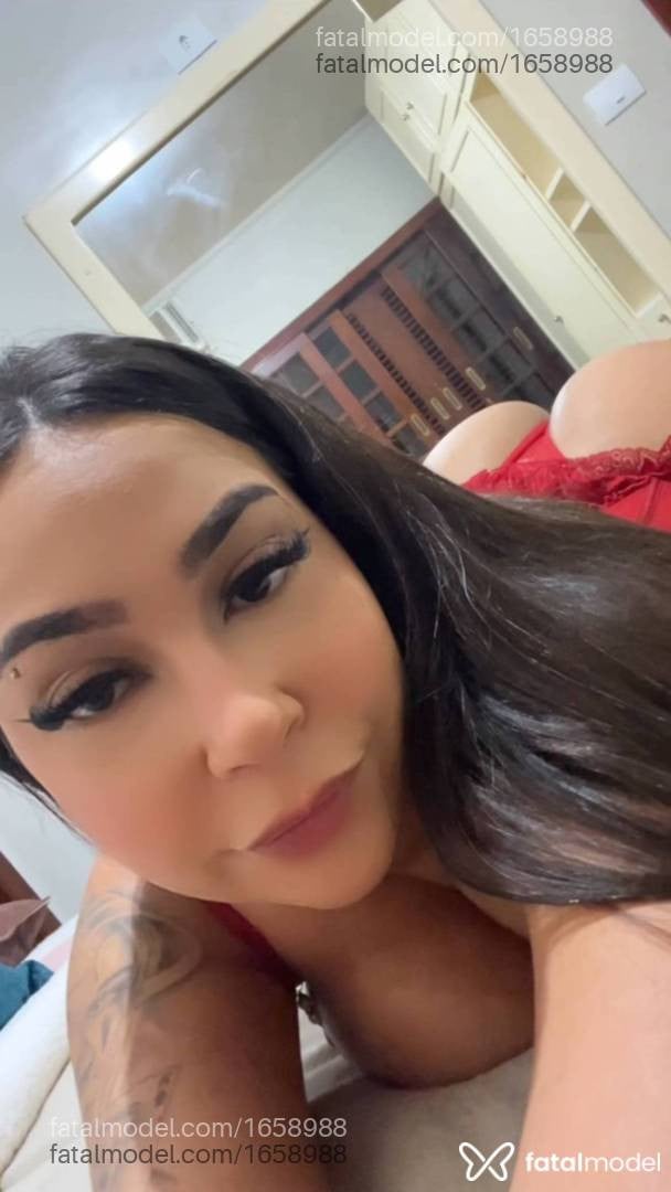 Acompanhante mulher com cabelo castanho de olhos castanhos - Julia Meirelles