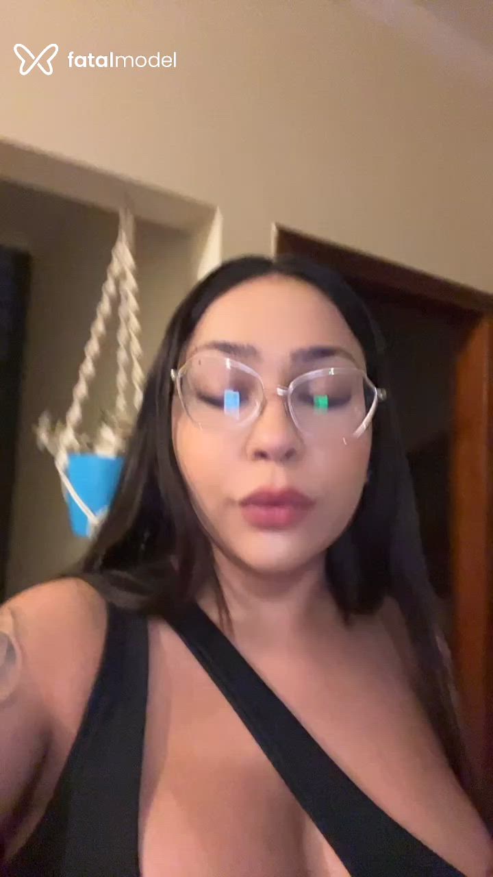 Acompanhante mulher com cabelo castanho de olhos castanhos em Bauru Acompanhante mulher com cabelo castanho de olhos castanhos em Bauru - Julia Meirelles