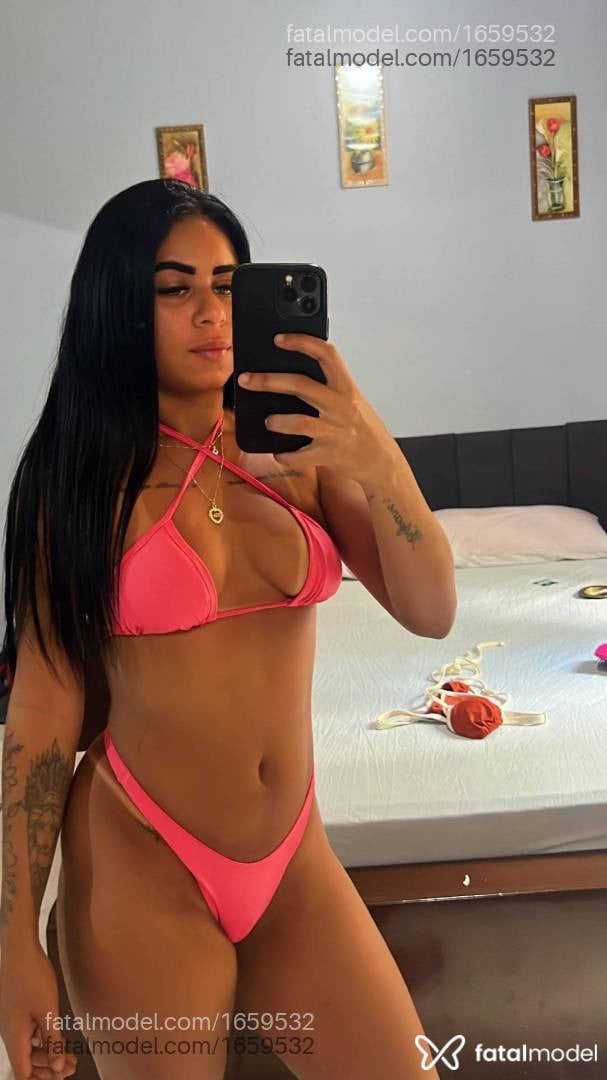 Acompanhante mulher morena (o) de olhos verdes - Débora
