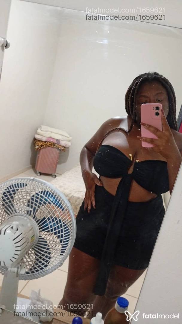 Acompanhante mulher morena (o) de olhos pretos - Pallominhaa
