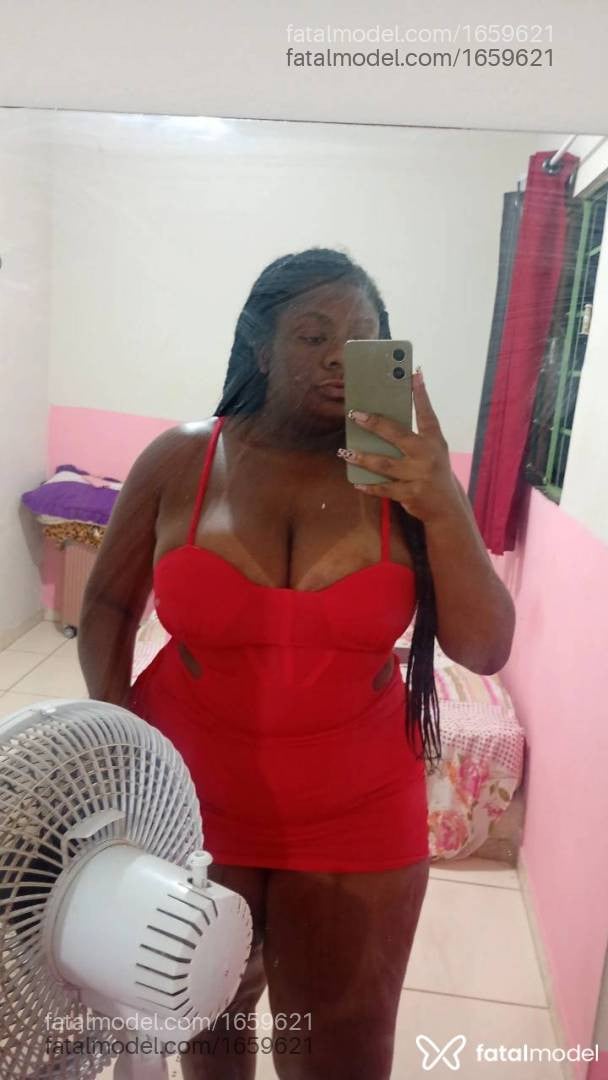 Acompanhante mulher morena (o) de olhos pretos - Pallominhaa
