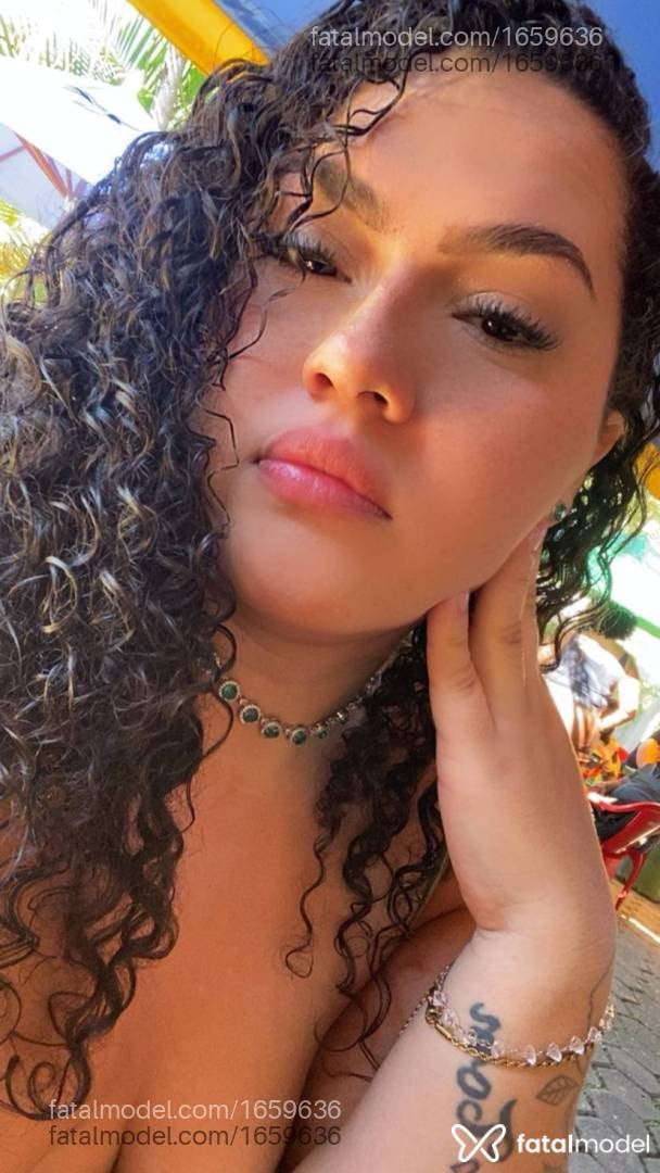 Acompanhante mulher morena (o) de olhos pretos - Amanda