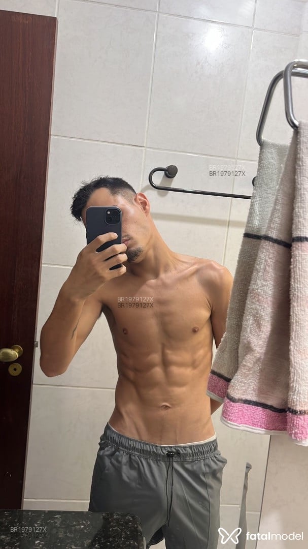 Acompanhante homem com cabelo castanho de olhos castanhos em Contagem - ele mesmo