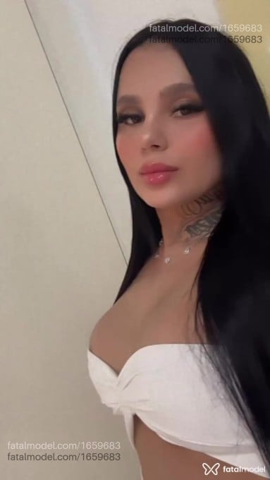 Acompanhante mulher morena (o) de olhos castanhos em Foz do Iguaçu Acompanhante mulher morena (o) de olhos castanhos em Foz do Iguaçu - Emily Thalia