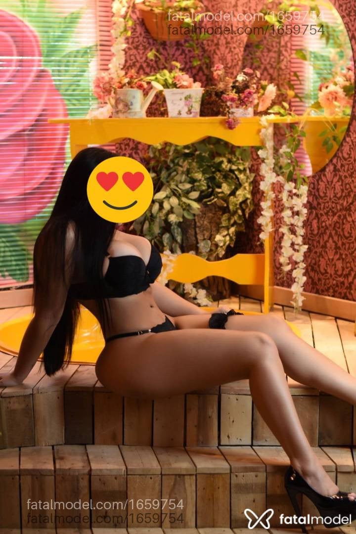 Acompanhante mulher morena (o) de olhos castanhos - Larissa Costa