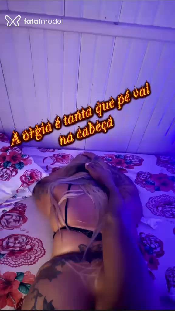 Acompanhante mulher loira (o) de olhos pretos - Kariny Barone