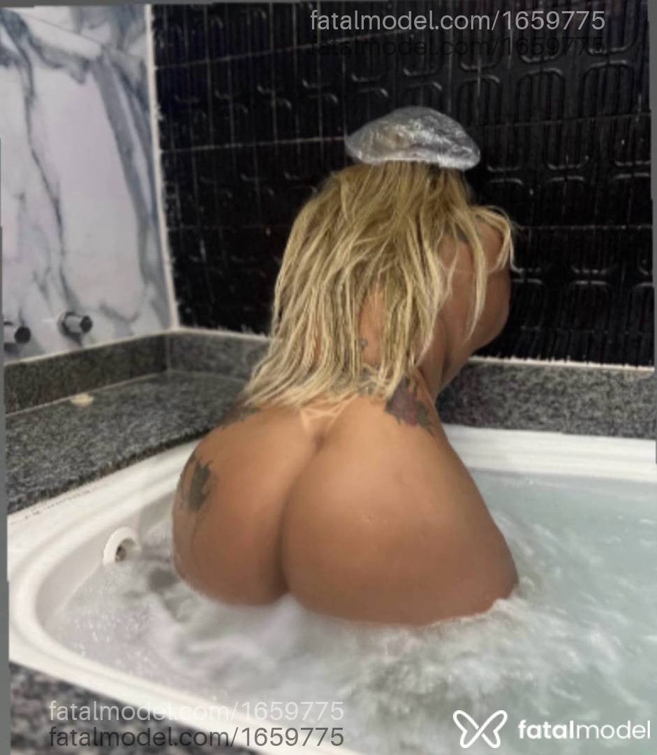 Acompanhante mulher loira (o) de olhos pretos - Kariny Barone