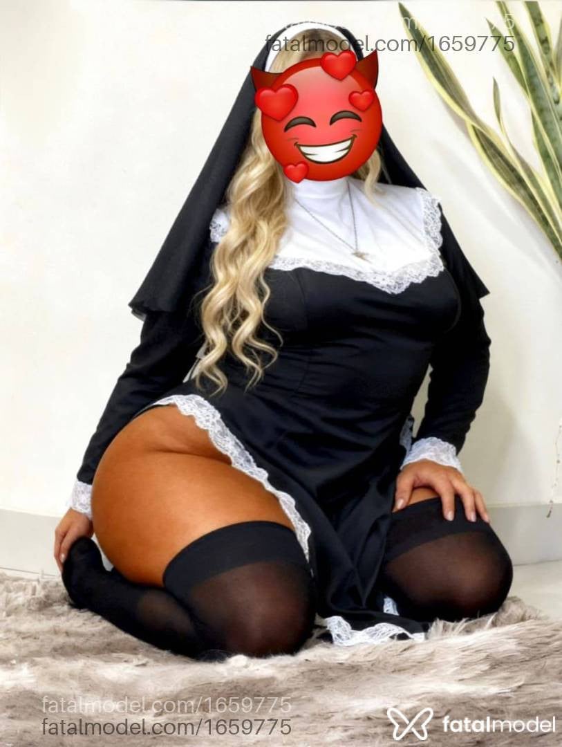 Acompanhante mulher loira (o) de olhos pretos - Kariny Barone