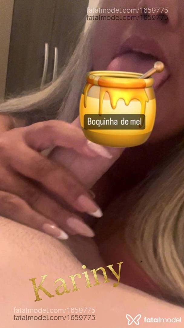 Acompanhante mulher loira (o) de olhos pretos - Kariny Barone