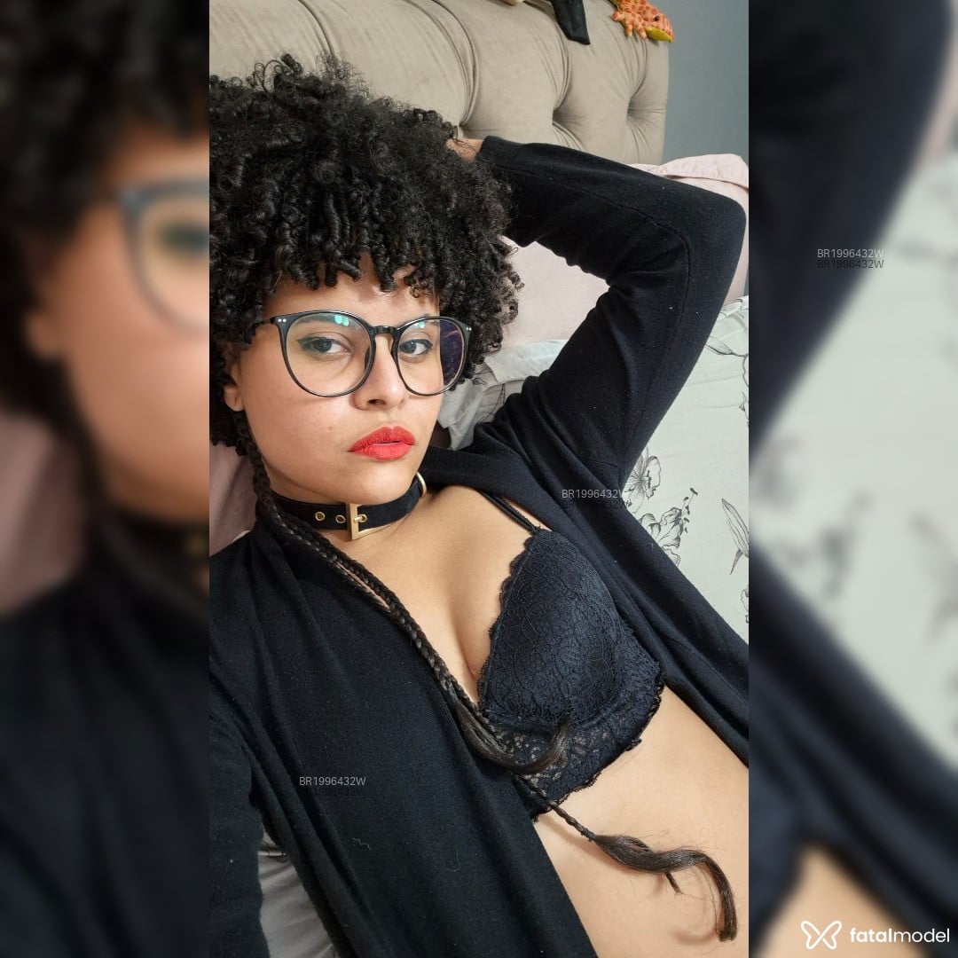 Acompanhante mulher com cabelo castanho de olhos castanhos em São Paulo - Alika Bomani