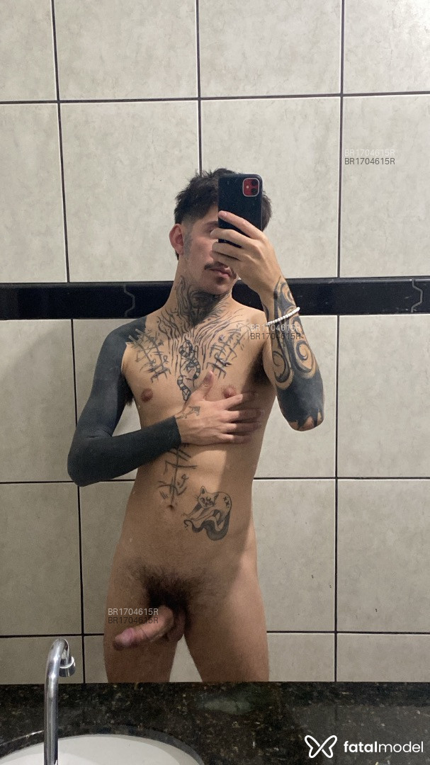Acompanhante homem com cabelo castanho de olhos castanhos em Cascavel - Boytatuado