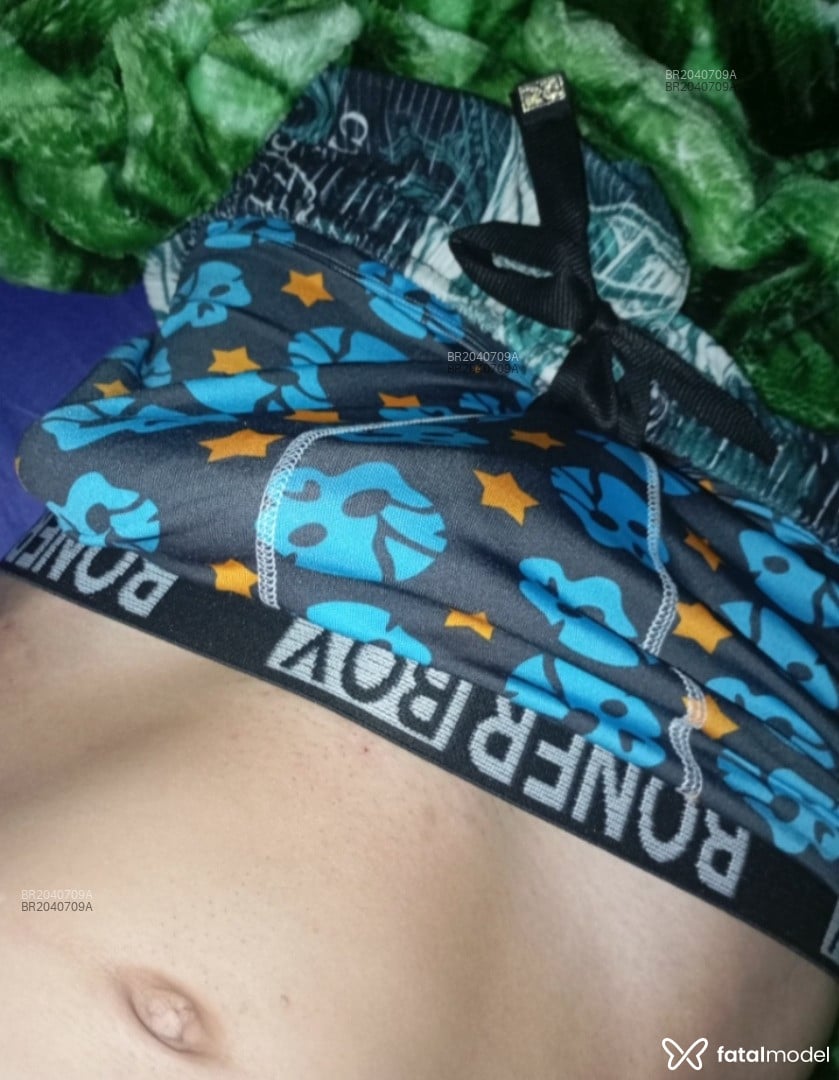 Acompanhante homem morena (o) de olhos castanhos em Cascavel - Derick