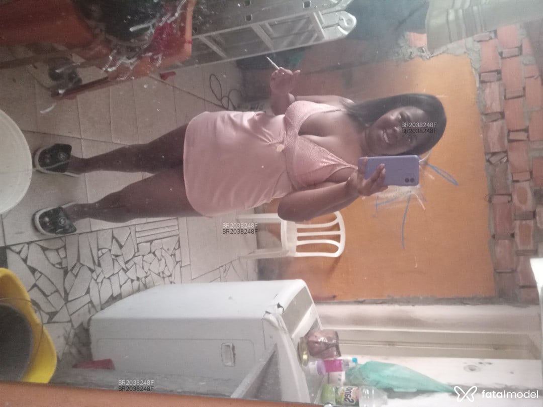 Acompanhante mulher com cabelo castanho de olhos pretos em São Paulo - Kelly Oliveira