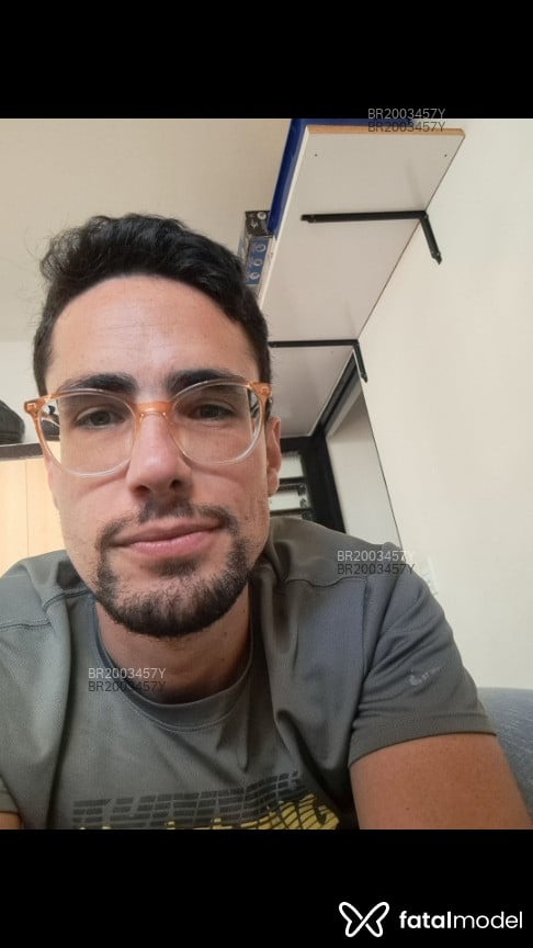 Acompanhante homem morena (o) de olhos castanhos em Contagem - Matheus