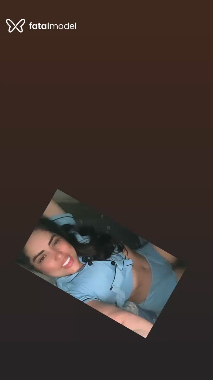 Acompanhante mulher com cabelo colorido de olhos castanhos - Letícia