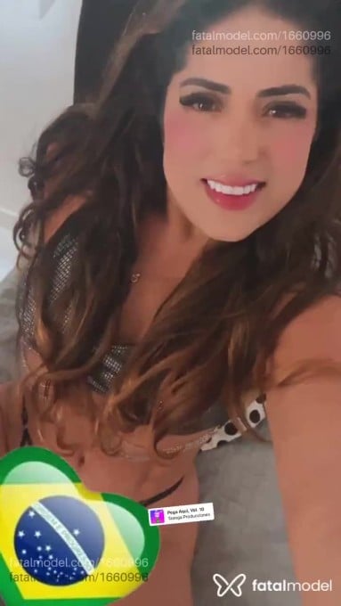 Acompanhante mulher com cabelo colorido de olhos castanhos em Santa Cruz do Capibaribe - Letícia