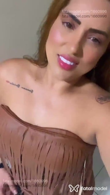 Acompanhante mulher com cabelo colorido de olhos castanhos em Santa Cruz do Capibaribe - Letícia