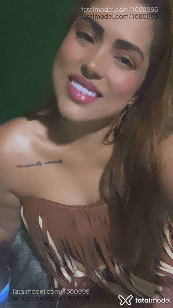 Acompanhante mulher com cabelo colorido de olhos castanhos em Santa Cruz do Capibaribe - Letícia