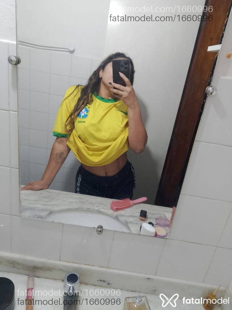 Acompanhante mulher com cabelo colorido de olhos castanhos em Santa Cruz do Capibaribe - Letícia