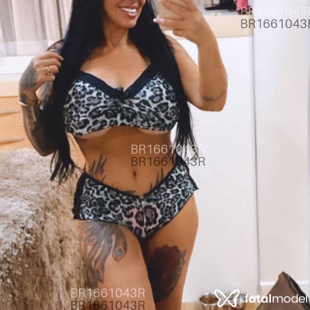 Acompanhante mulher morena (o) de olhos verdes em Curitiba Acompanhante mulher morena (o) de olhos verdes em Curitiba - Bruna Ferraz