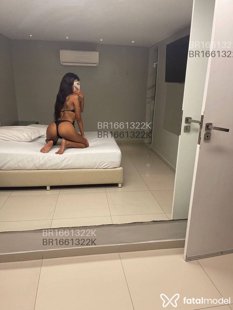 Acompanhante mulher morena (o) de olhos castanhos em Virtual Acompanhante mulher morena (o) de olhos castanhos em Virtual - Natália