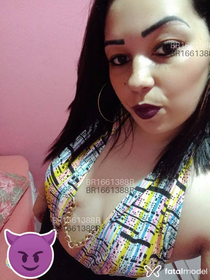 Acompanhante mulher com cabelo castanho de olhos castanhos em Navegantes - Danni