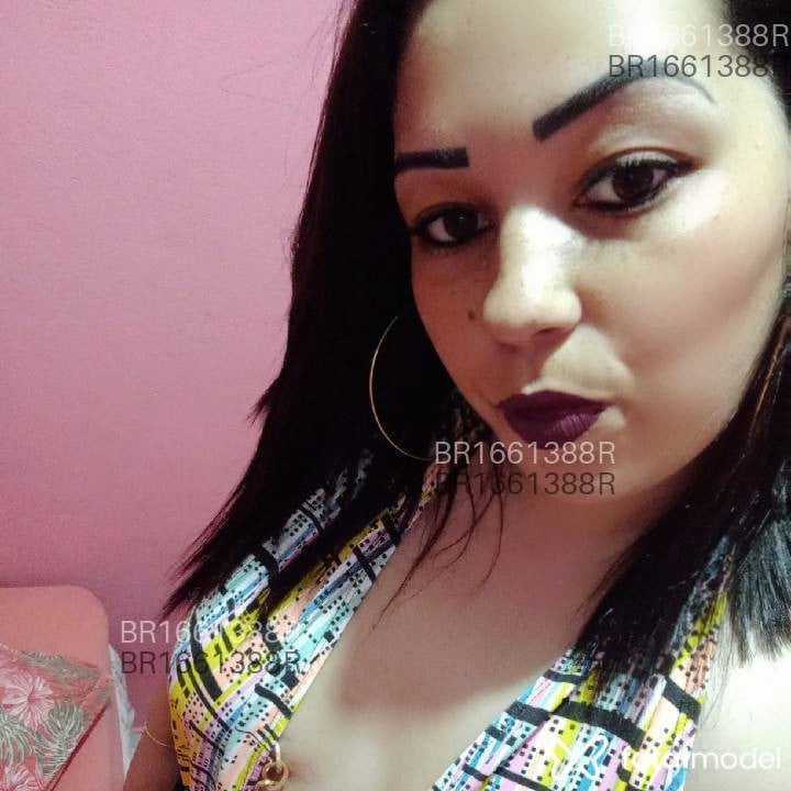 Acompanhante mulher com cabelo castanho de olhos castanhos em Navegantes - Danni