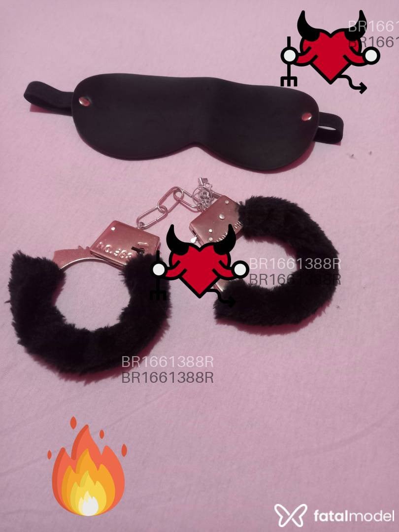 Acompanhante mulher com cabelo castanho de olhos castanhos em Navegantes - Danni
