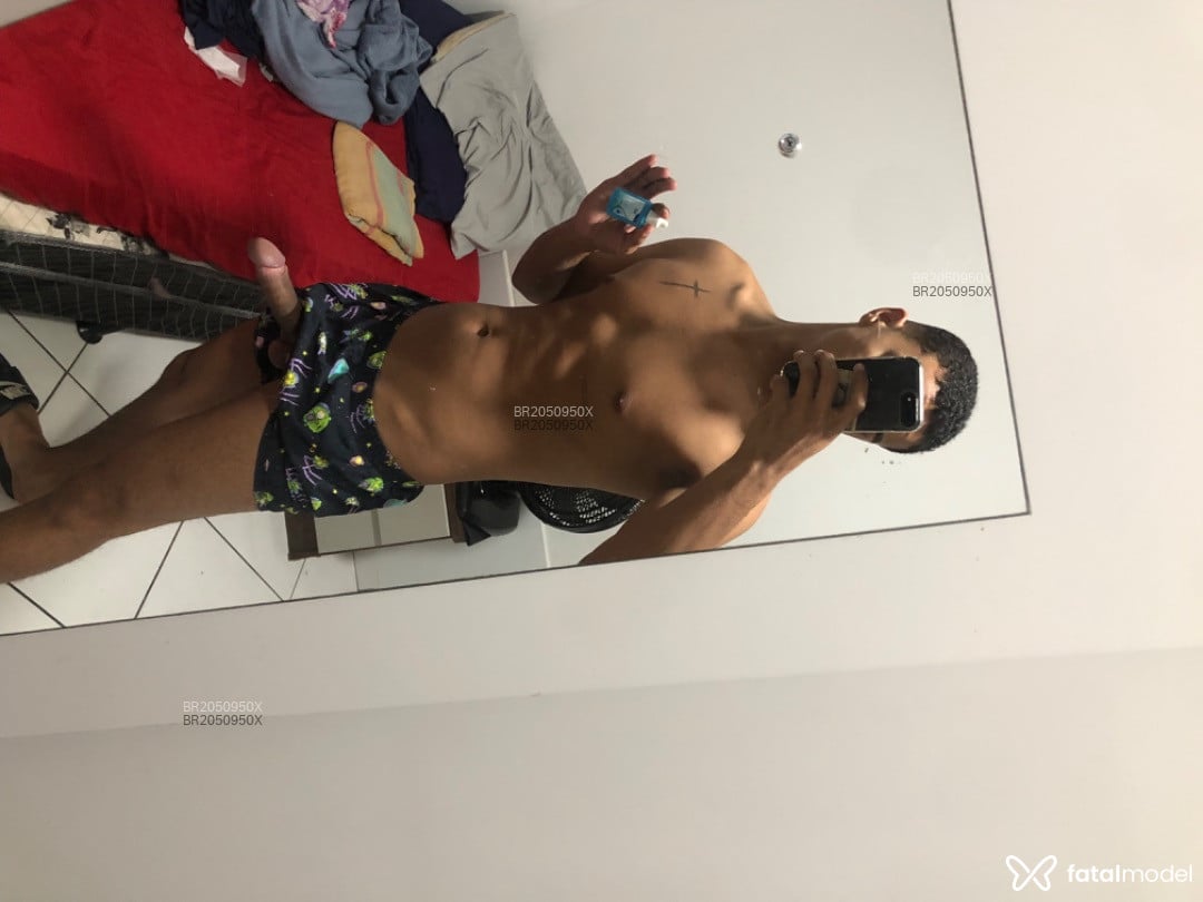 Acompanhante homem morena (o) de olhos castanhos em Rio de Janeiro - Ninho