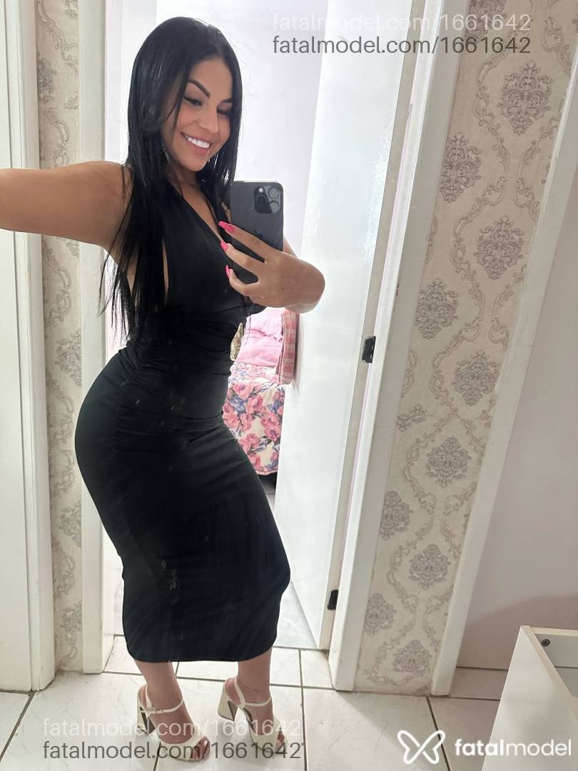 Acompanhante mulher morena (o) de olhos castanhos - Larissa menegazzi Acompanhante mulher morena (o) de olhos castanhos - Larissa menegazzi