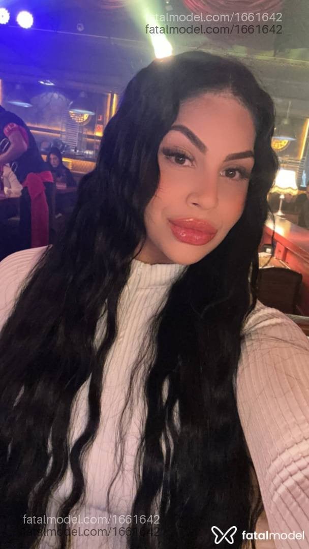 Acompanhante mulher morena (o) de olhos castanhos - Larissa menegazzi Acompanhante mulher morena (o) de olhos castanhos - Larissa menegazzi