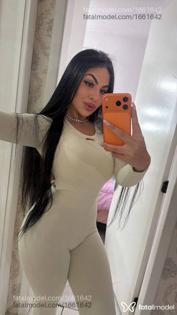 Acompanhante mulher morena (o) de olhos castanhos - Larissa menegazzi