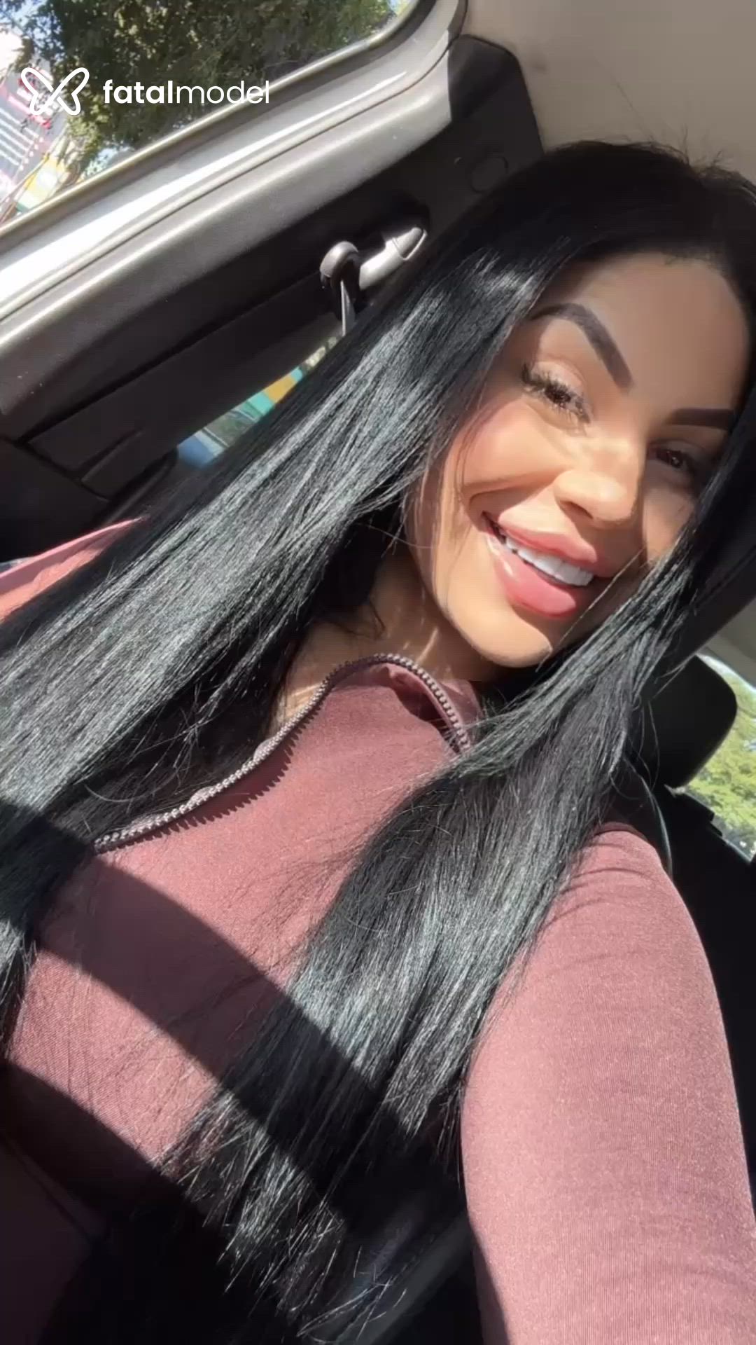 Acompanhante mulher morena (o) de olhos castanhos - Larissa menegazzi Acompanhante mulher morena (o) de olhos castanhos - Larissa menegazzi
