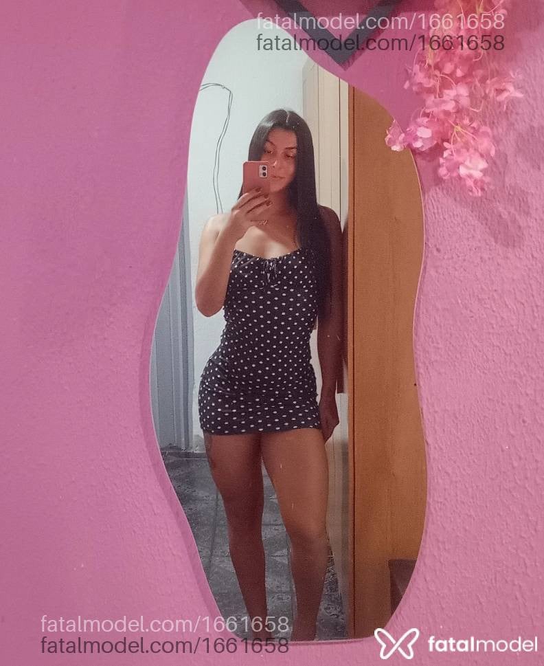 Acompanhante mulher trans com cabelo castanho de olhos pretos - Mile Santanna