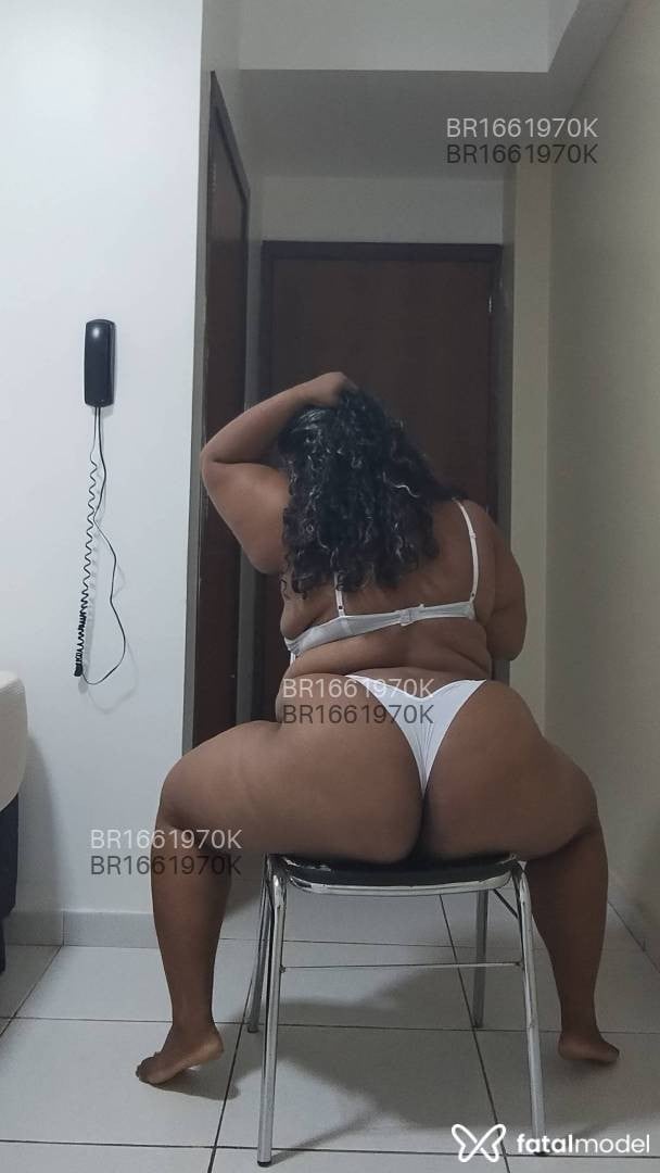 Acompanhante mulher com cabelo colorido de olhos castanhos em Macapá Acompanhante mulher com cabelo colorido de olhos castanhos em Macapá - Larissa Brazão