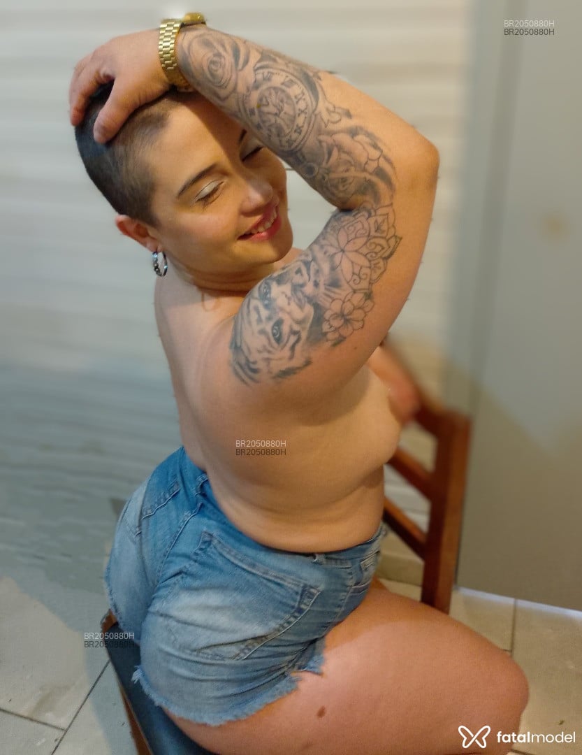 Acompanhante mulher com cabelo castanho de olhos verdes - Sandrinha Acompanhante mulher com cabelo castanho de olhos verdes - Sandrinha