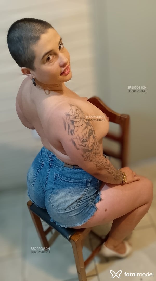 Acompanhante mulher com cabelo castanho de olhos verdes - Sandrinha Acompanhante mulher com cabelo castanho de olhos verdes - Sandrinha