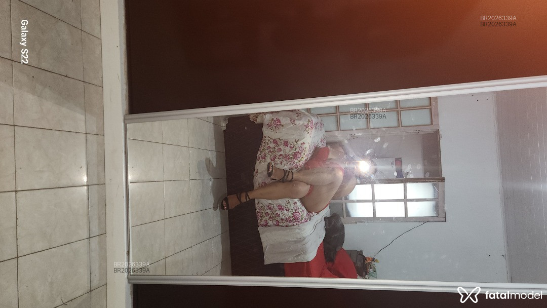Acompanhante mulher com cabelo castanho de olhos castanhos em São José dos Campos - Gabifarta