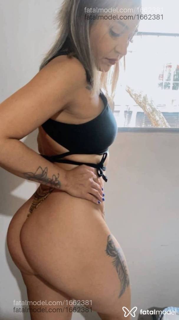 Acompanhante mulher loira (o) de olhos castanhos - Carla