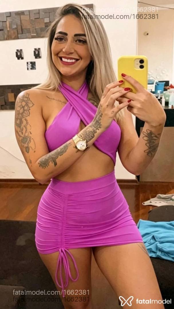 Acompanhante mulher loira (o) de olhos castanhos - Carla