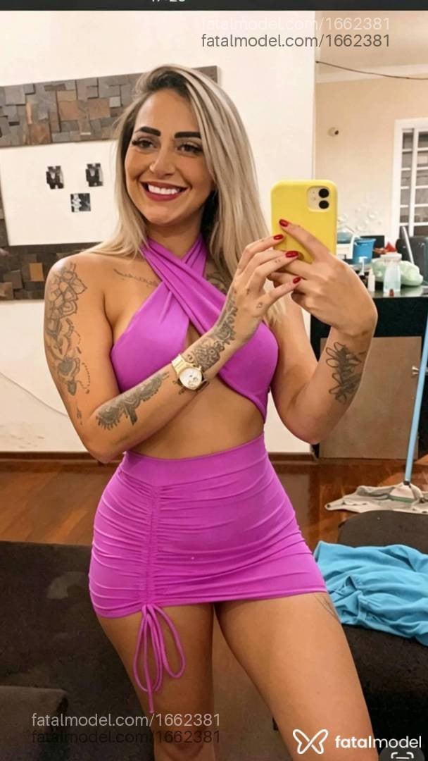 Acompanhante mulher loira (o) de olhos castanhos - Carla