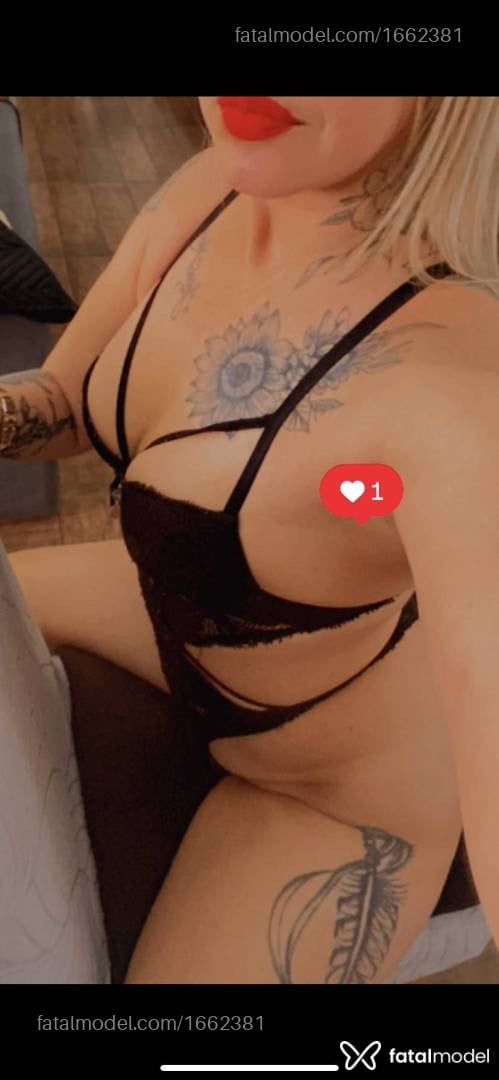 Acompanhante mulher loira (o) de olhos castanhos - Carla