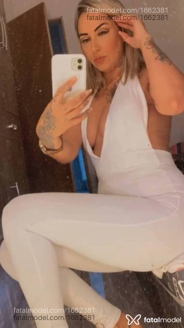 Acompanhante mulher loira (o) de olhos castanhos - Carla