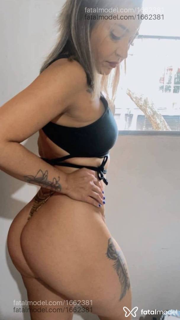 Acompanhante mulher loira (o) de olhos castanhos - Carla
