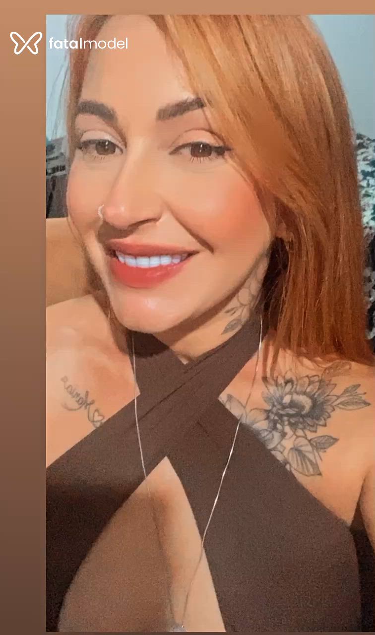 Acompanhante mulher loira (o) de olhos castanhos - Carla