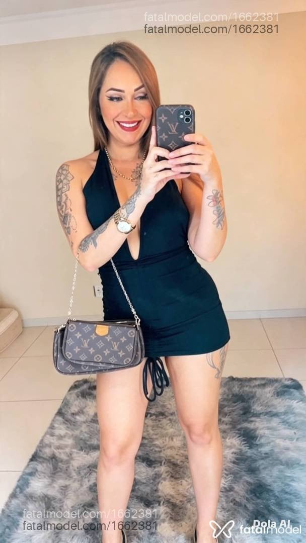 Acompanhante mulher loira (o) de olhos castanhos - Carla