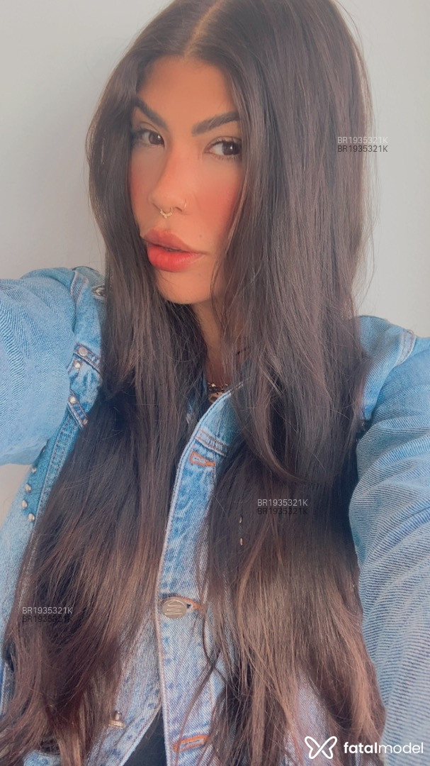 Acompanhante mulher com cabelo castanho de olhos mel - Melissa Acompanhante mulher com cabelo castanho de olhos mel - Melissa