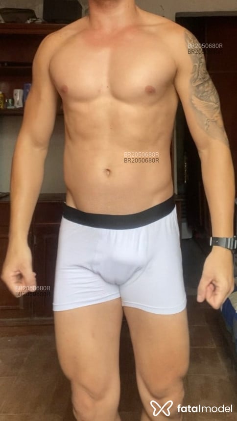Acompanhante homem com cabelo castanho de olhos mel - Rafael Santos Acompanhante homem com cabelo castanho de olhos mel - Rafael Santos