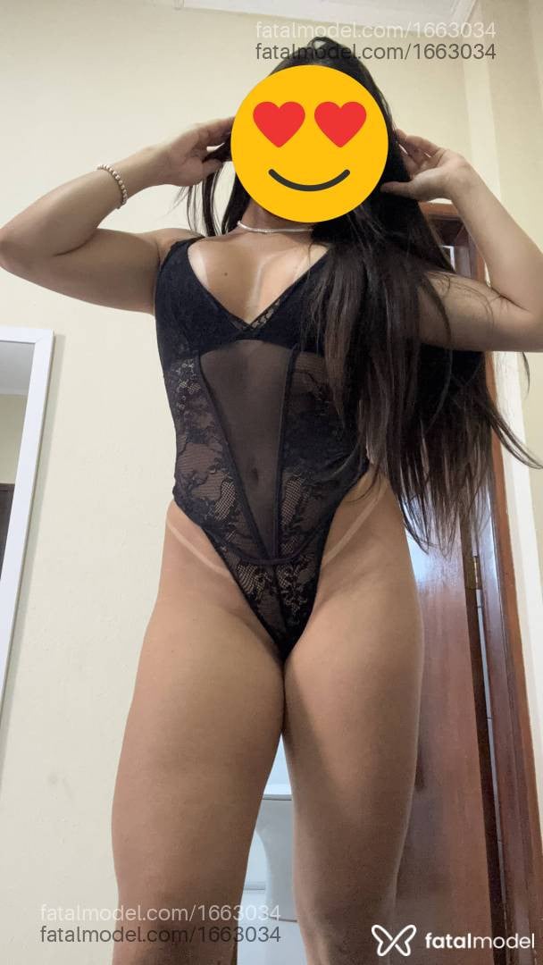 Acompanhante mulher com cabelo castanho de olhos castanhos - Alice