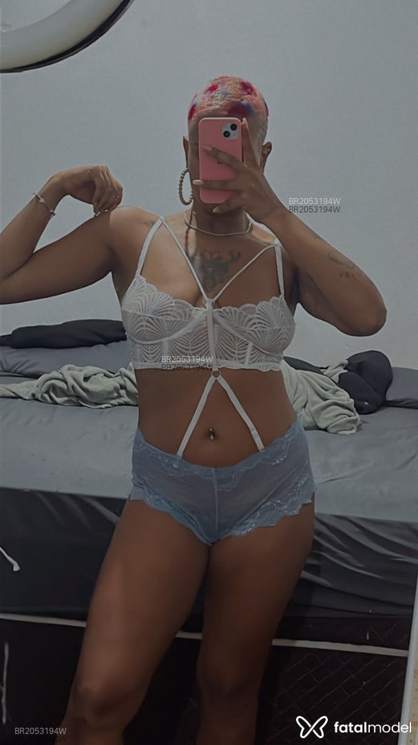 Acompanhante mulher com cabelo colorido de olhos castanhos em Americana - Paola